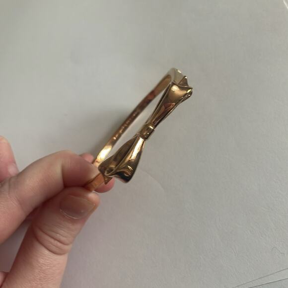 Kate Spade rose Gold Love Notes Take A Bow Bangle Bracelet Hinged opening - Picture 2 of 6